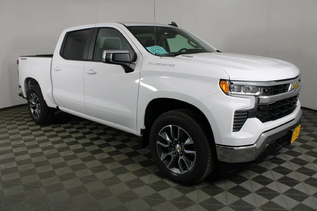 New 2026 Summit White Chevrolet LT (2FL) image 1