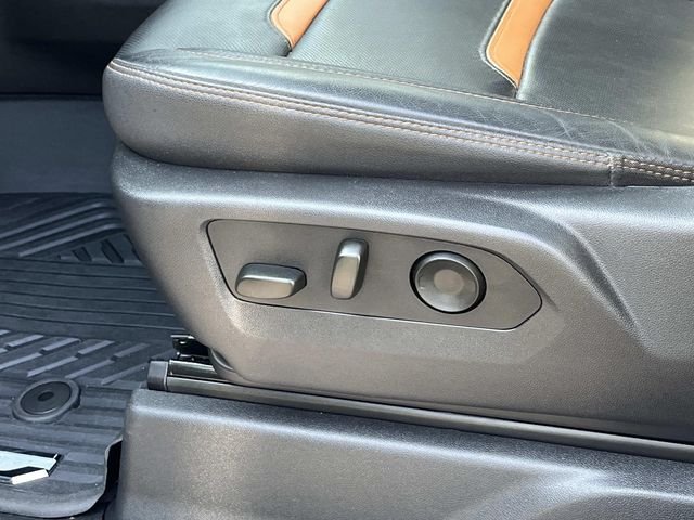 Used 2025 White GMC AT4 image 29