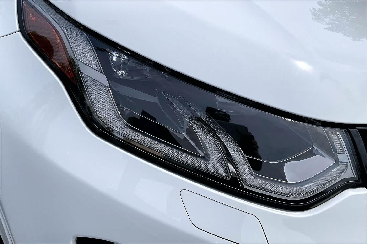 Used 2024 Fuji White Land Rover Core S image 27