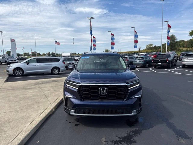 Certified Used 2023 Obsidian Blue Pearl Honda Touring image 2