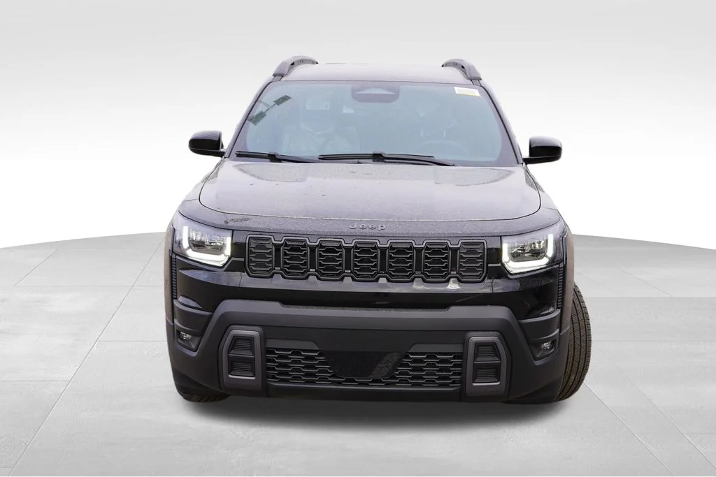 New 2026 Diamond Black Crystal Pearlcoat Jeep Laredo image 8