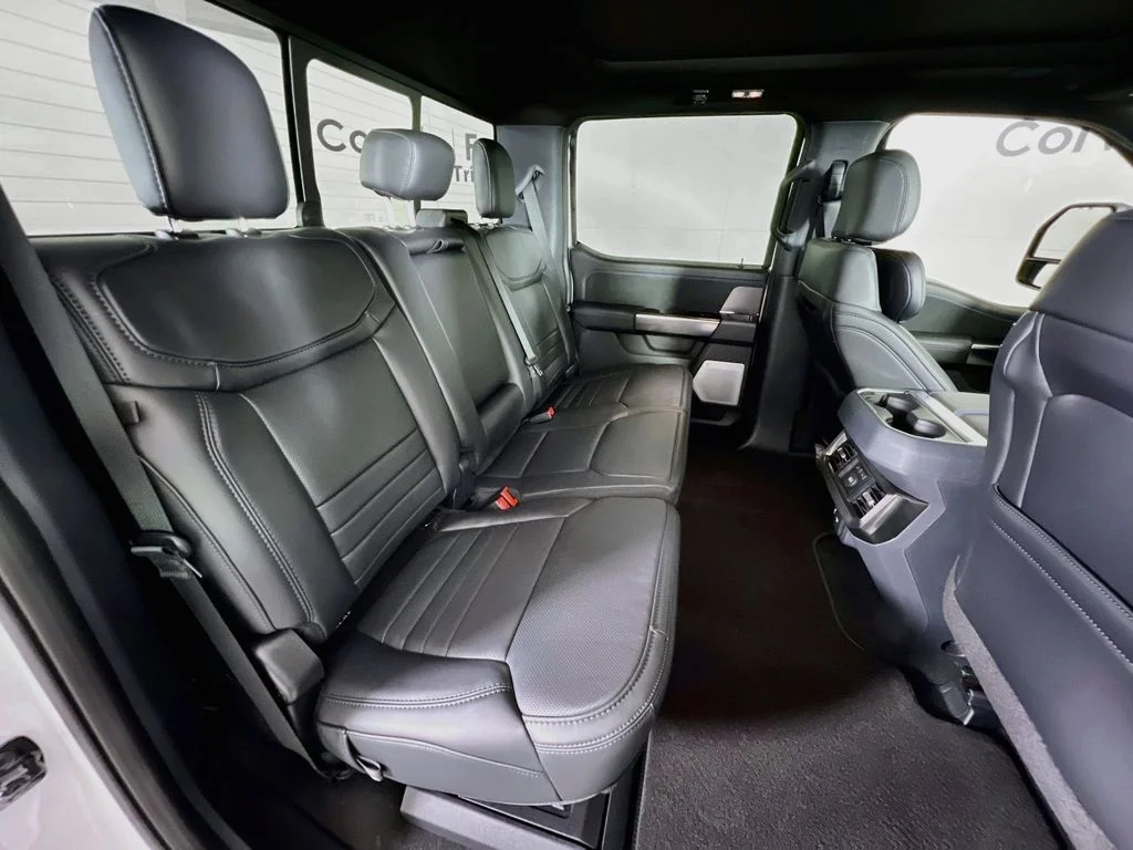 New 2027 Star White Metallic Tri-Coat Ford Platinum image 16