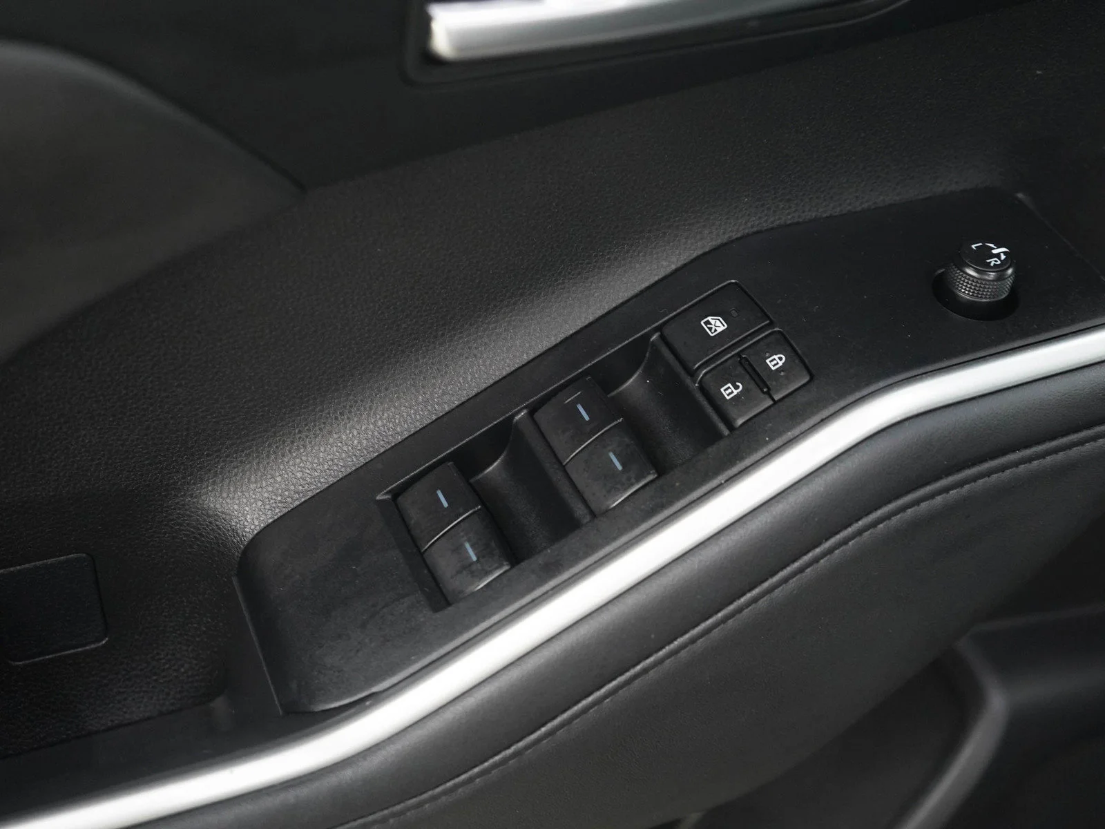 Used 2025 Black Toyota Hybrid XLE AWD (Natl) image 21