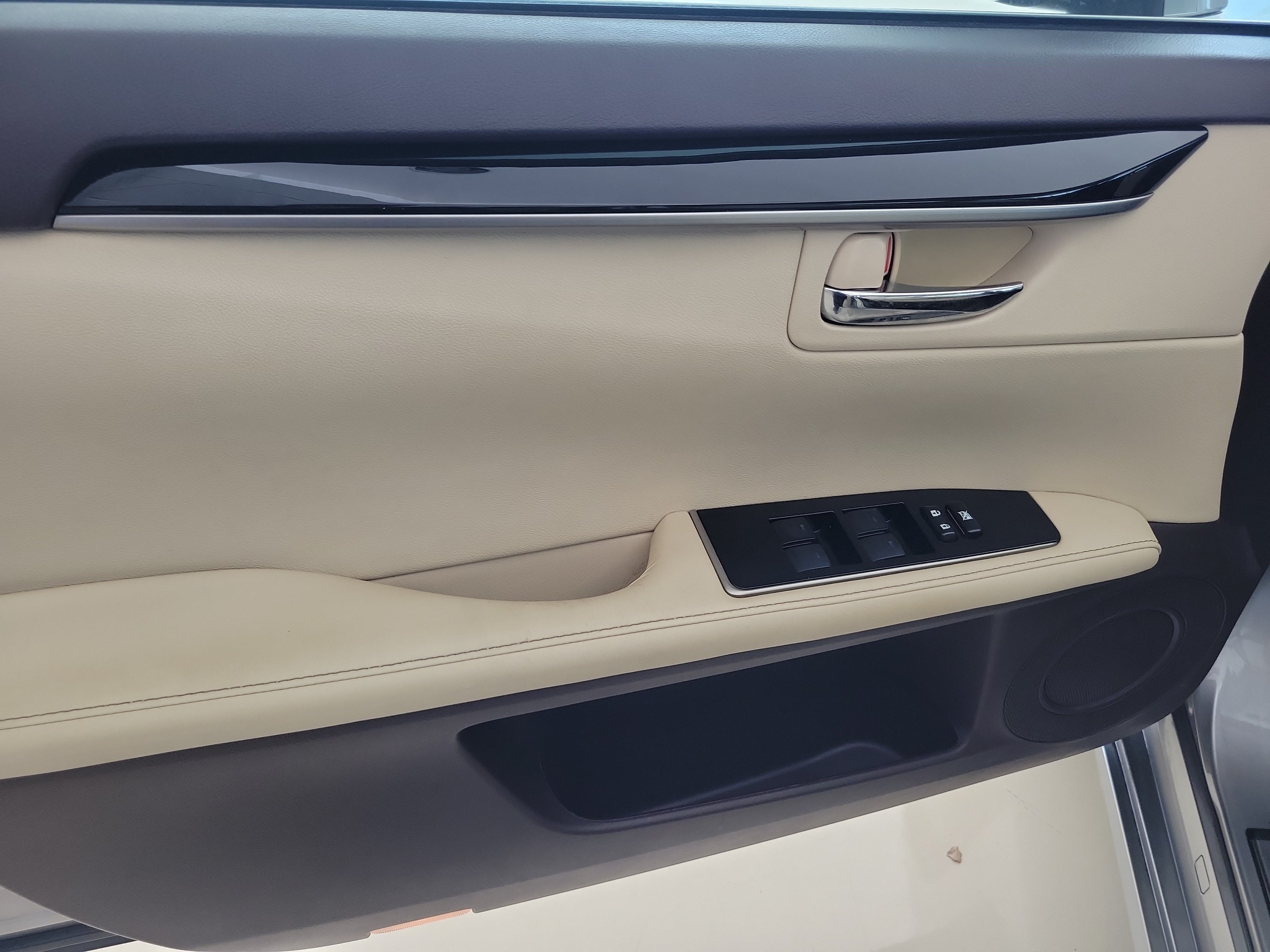 Used 2018 Silver Lexus ES 350 image 19