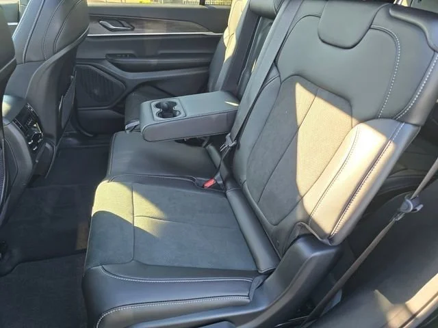 New 2026 Diamond Black Crystal Pearlcoat Jeep Altitude image 35