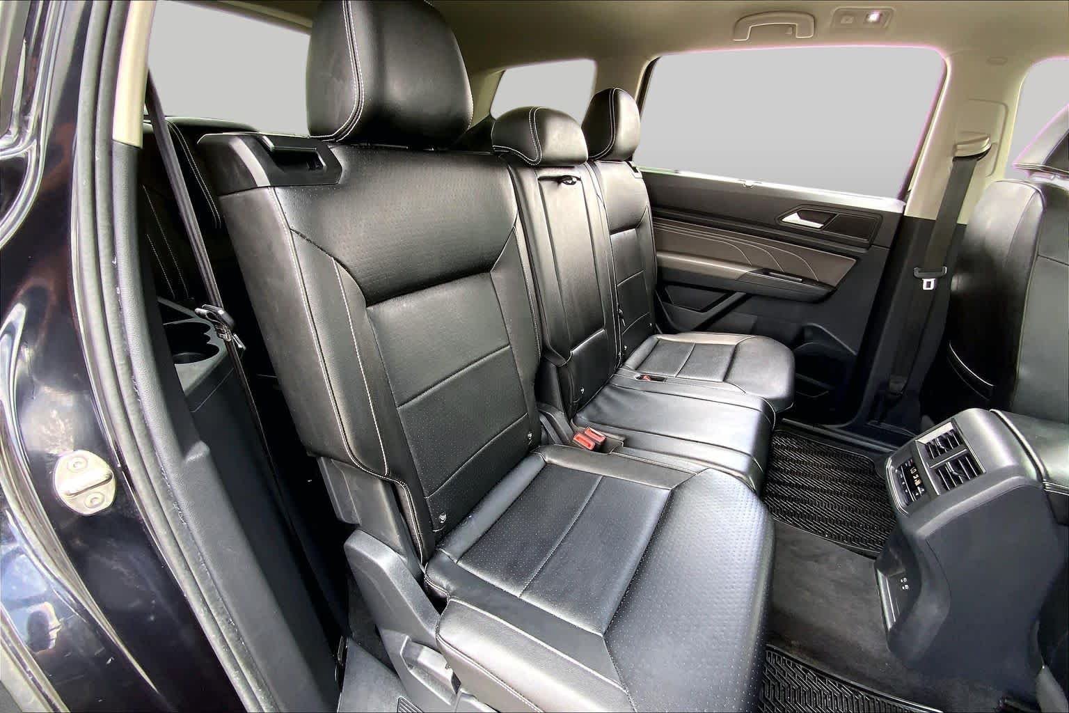 Used 2022 Deep Black Pearl Volkswagen 2.0T SE w/Technology image 19