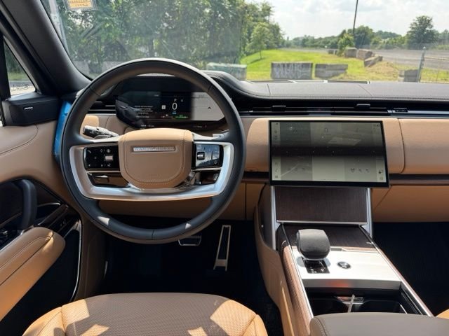 New 2026 Ostuni Pearl White Land Rover SE image 13