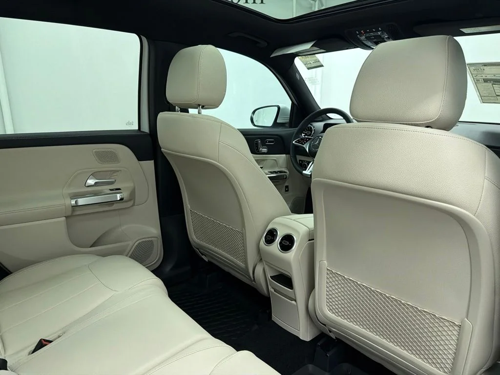 New 2026 White Mercedes-Benz GLB 250 image 24