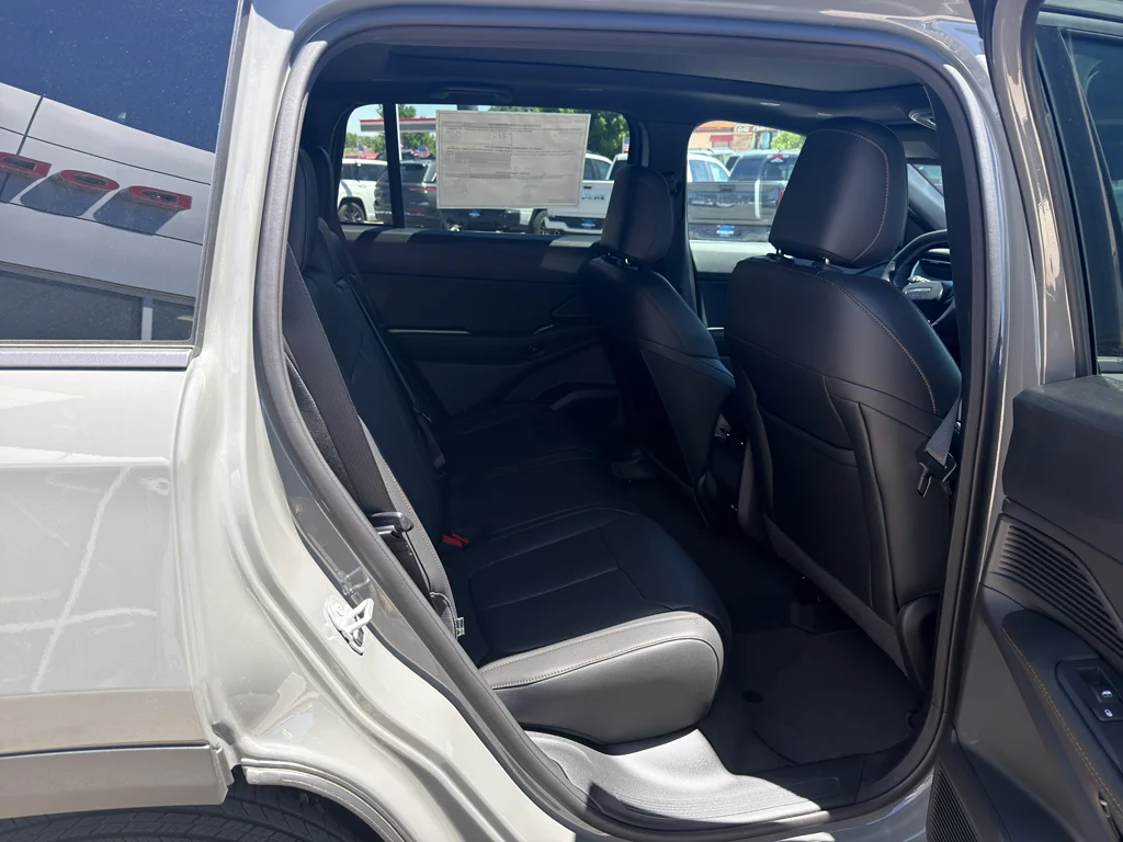 New 2026 Sting-Gray Clear-Coat Exterior Paint Jeep Limited image 24