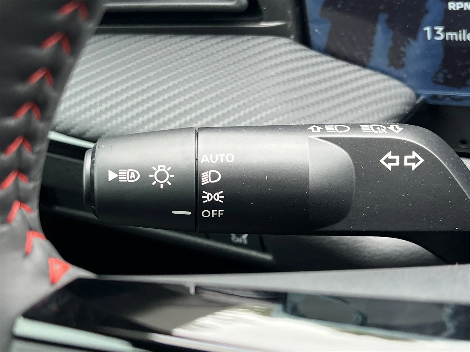 2025 Nissan Kicks SR - Photo 12