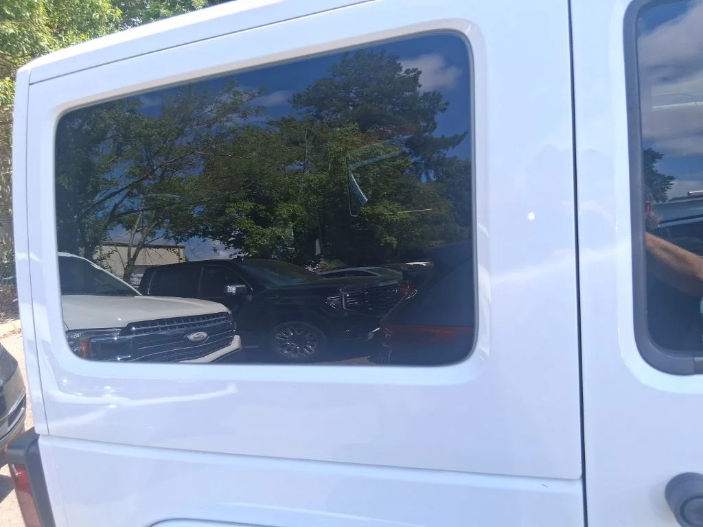 Used 2015 White Jeep Unlimited Sahara image 11