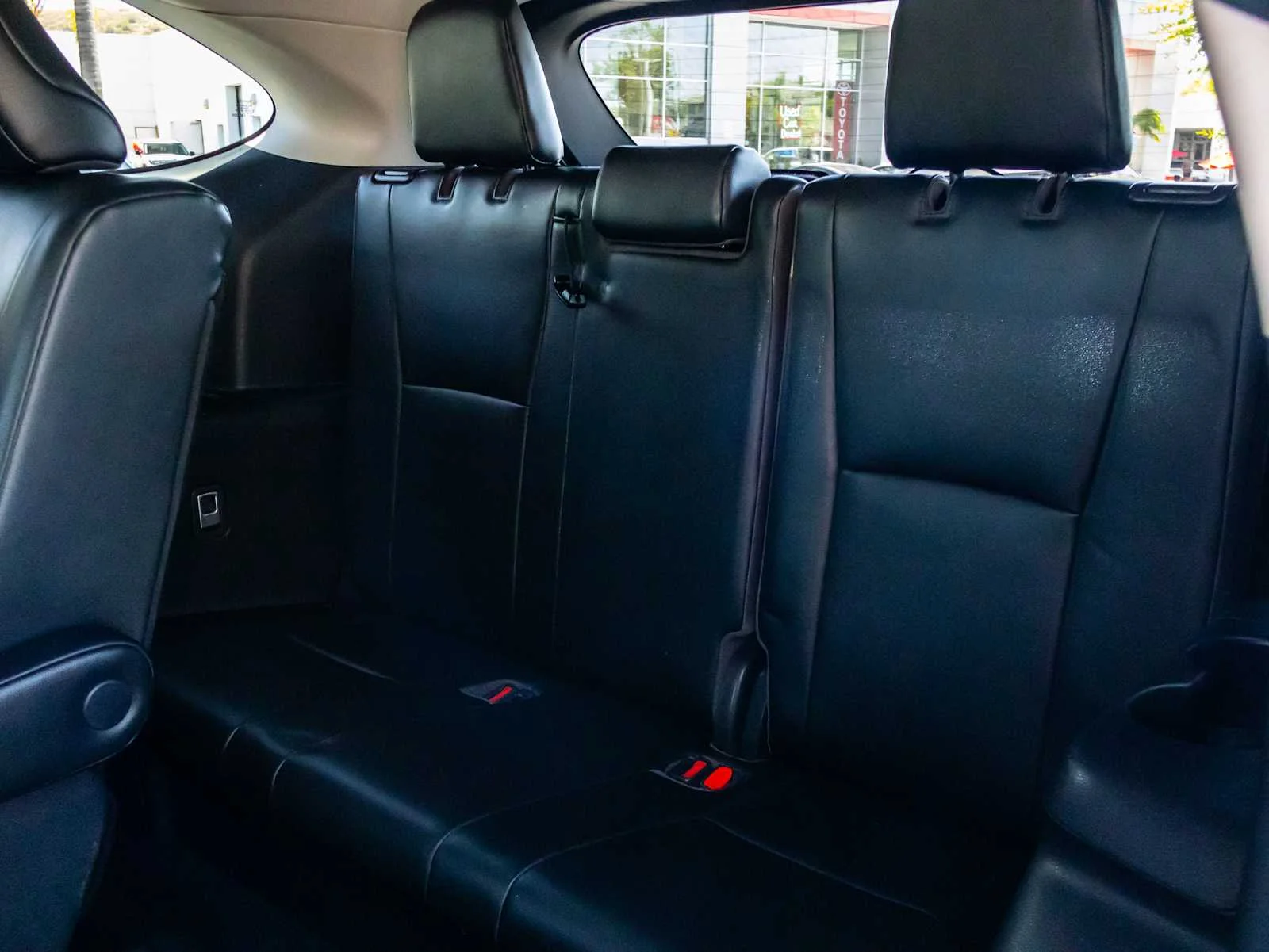 Used 2020 Blizzard Pearl Toyota XLE image 16
