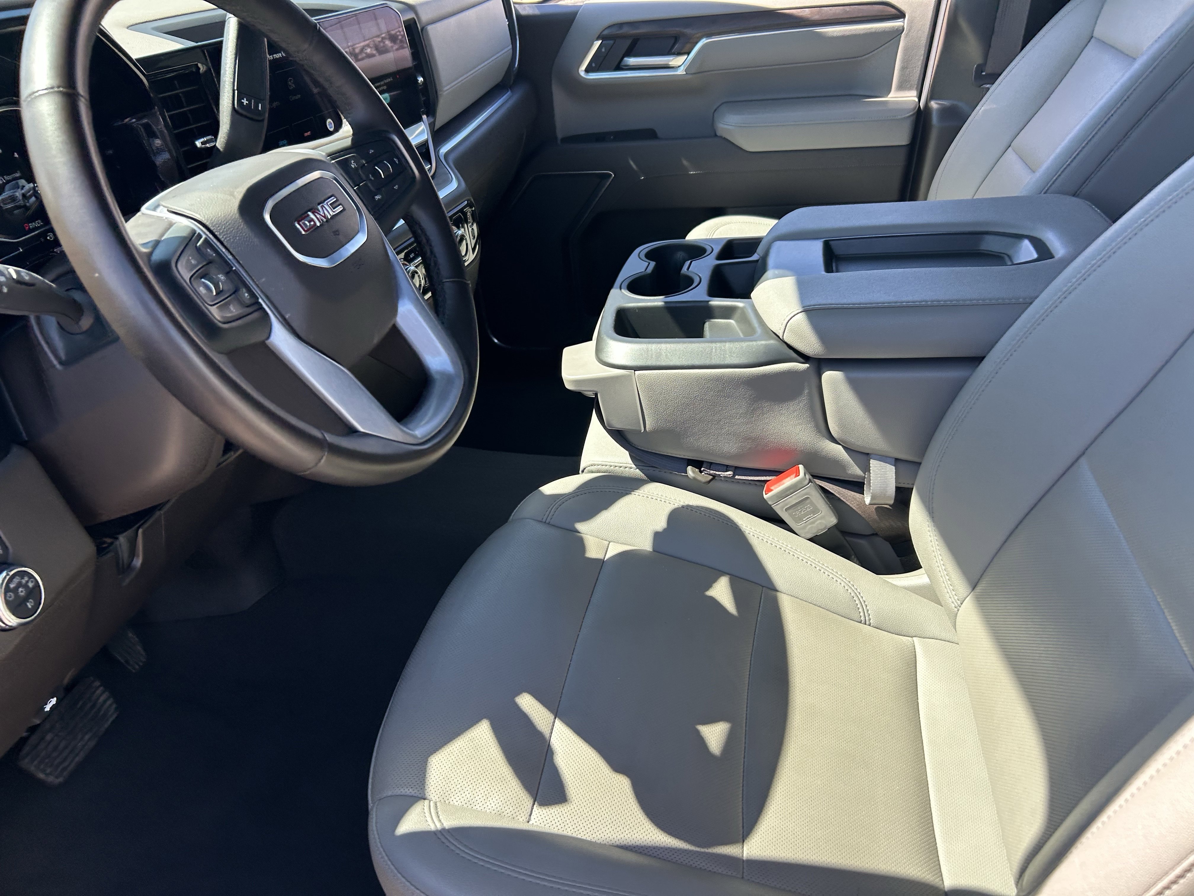 Used 2025 Summit White GMC SLT image 10