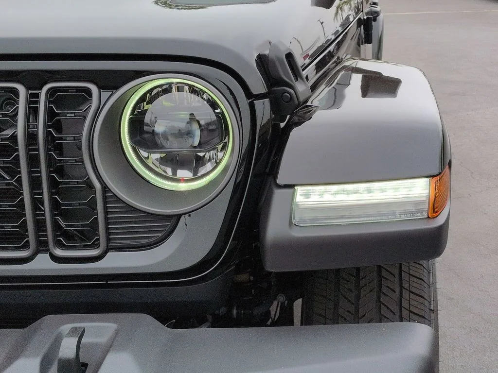 New 2026 Black Clear-Coat Exterior Paint Jeep Sahara image 10