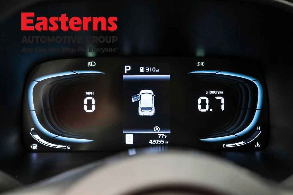 Used 2023  Kia LX image 18