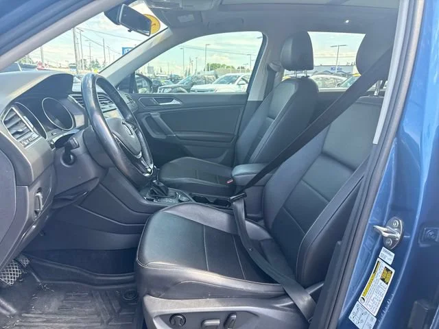 Used 2018 Blue Metallic Volkswagen SEL image 15