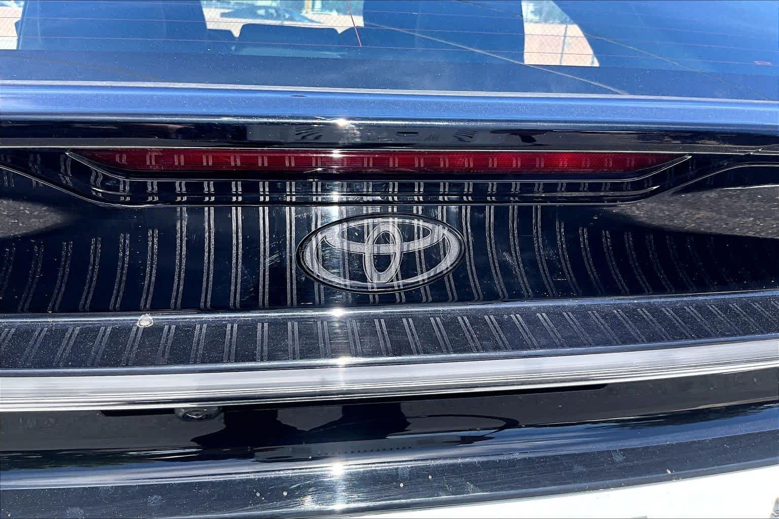 Used 2026 Wind Chill Pearl Toyota XSE image 32