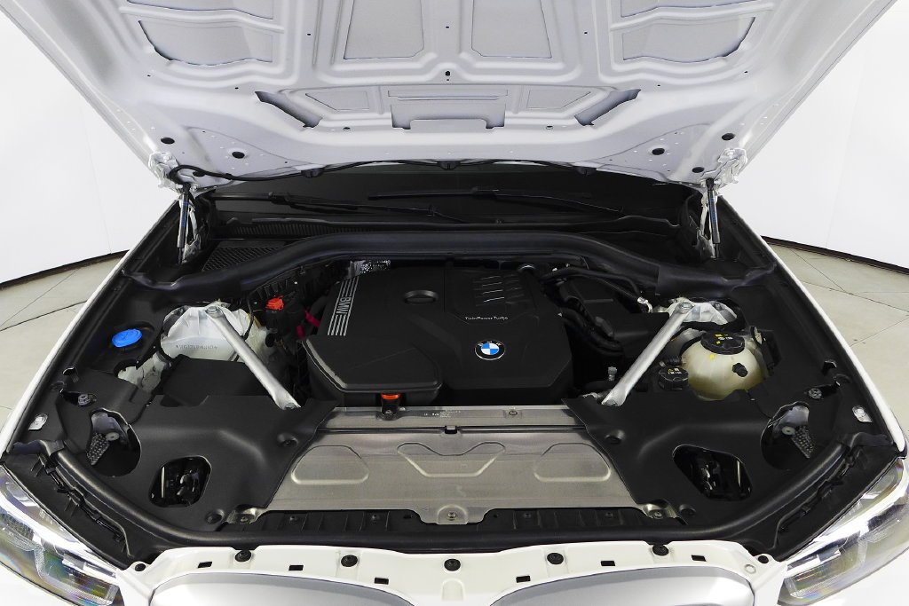 Used 2024 Alpine White BMW sDrive30i image 6