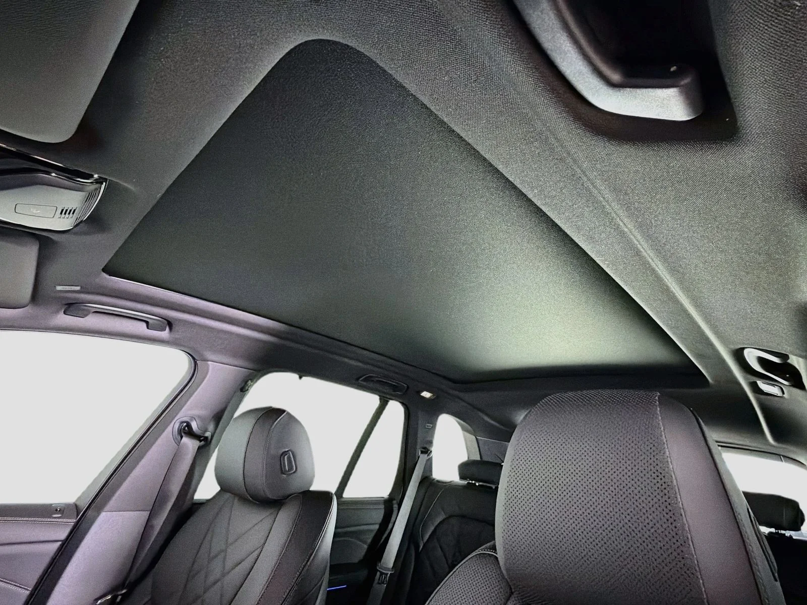 New 2026 Dravit Grey Metallic BMW xDrive50e image 23