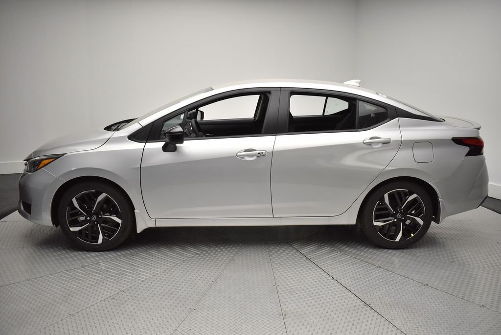 2025 Nissan Versa Sedan SR - Photo 8