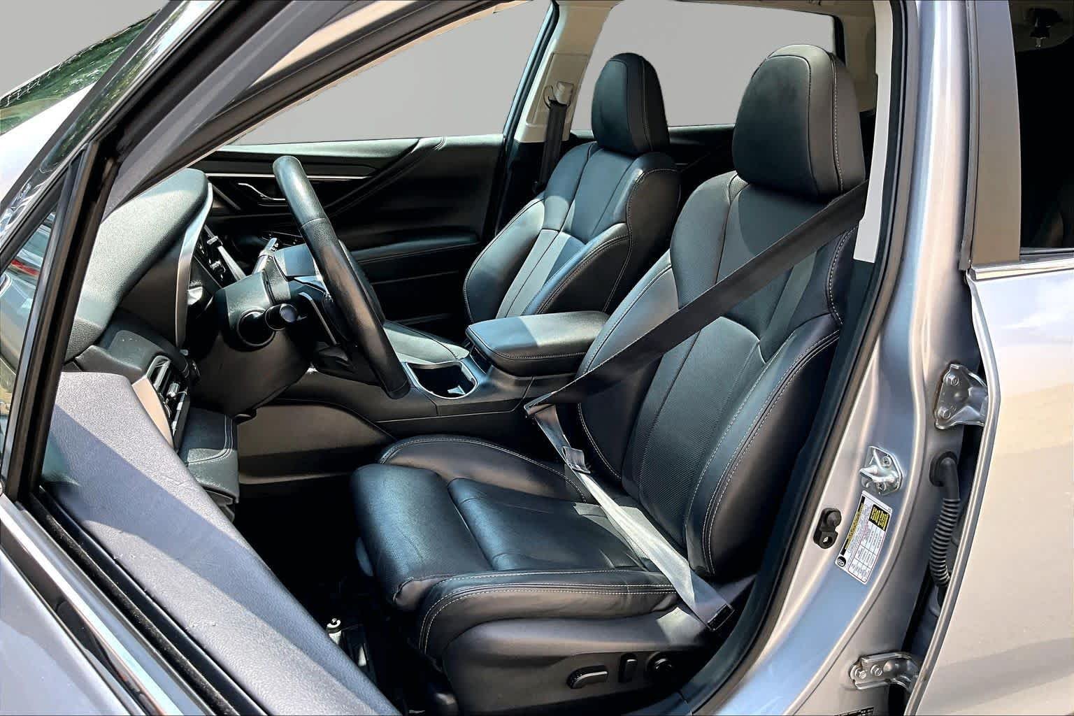 Used 2022 Ice Silver Metallic Subaru Limited image 8