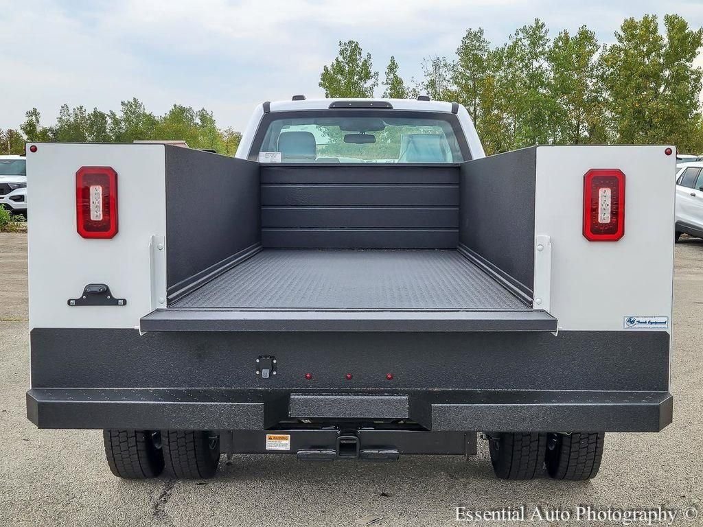 New 2025 Oxford White Ford F-450® XL image 22