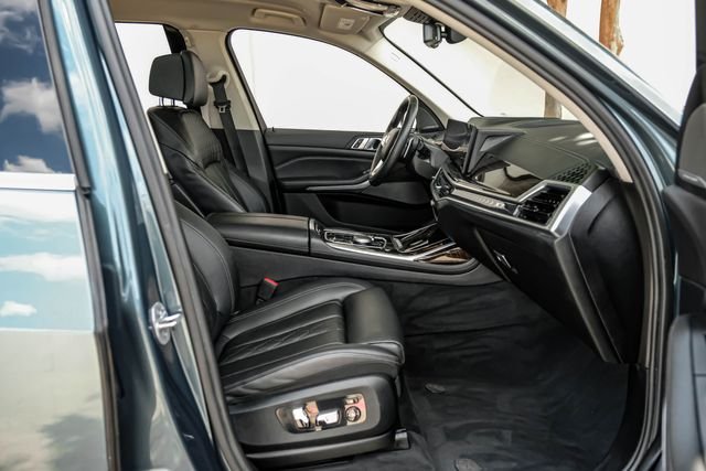 Used 2023 Blue BMW xDrive40i image 37