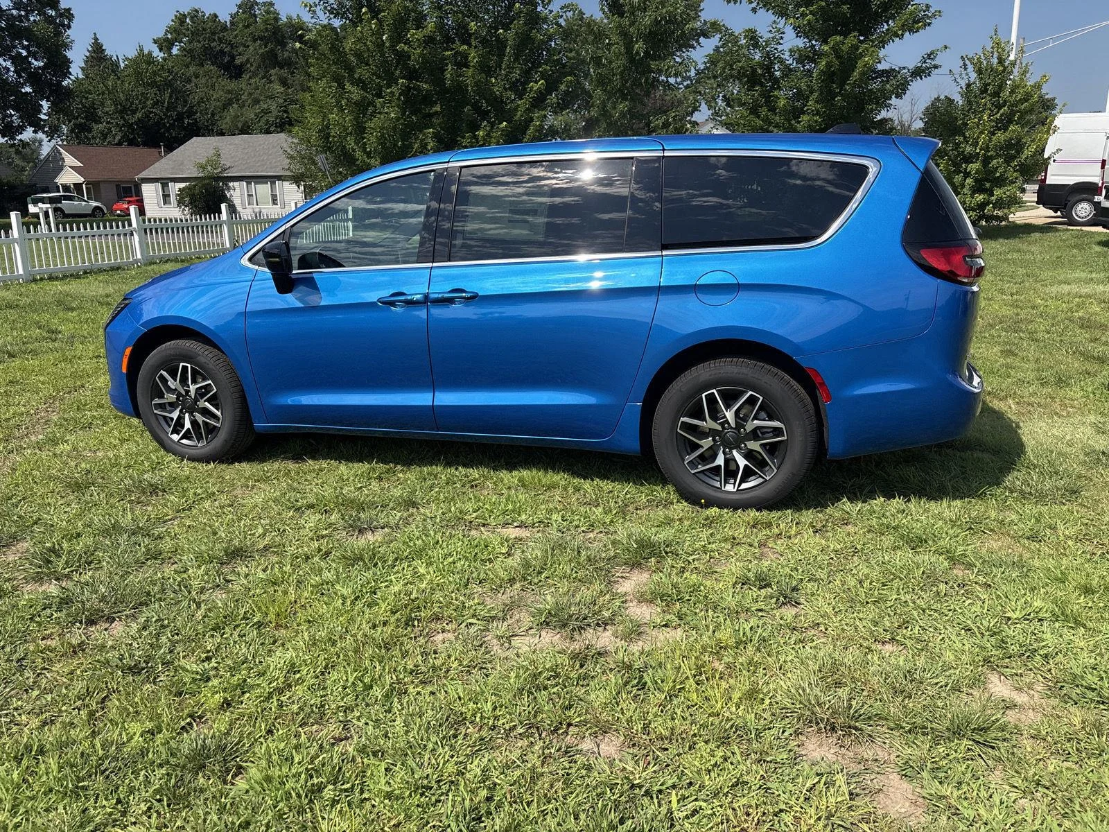New 2027 Hydro Blue Pearlcoat Chrysler Limited image 8