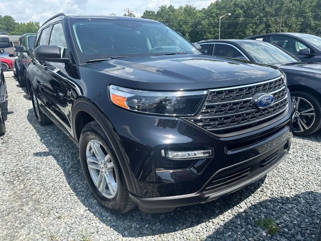 Used 2023 Black Ford XLT image 2