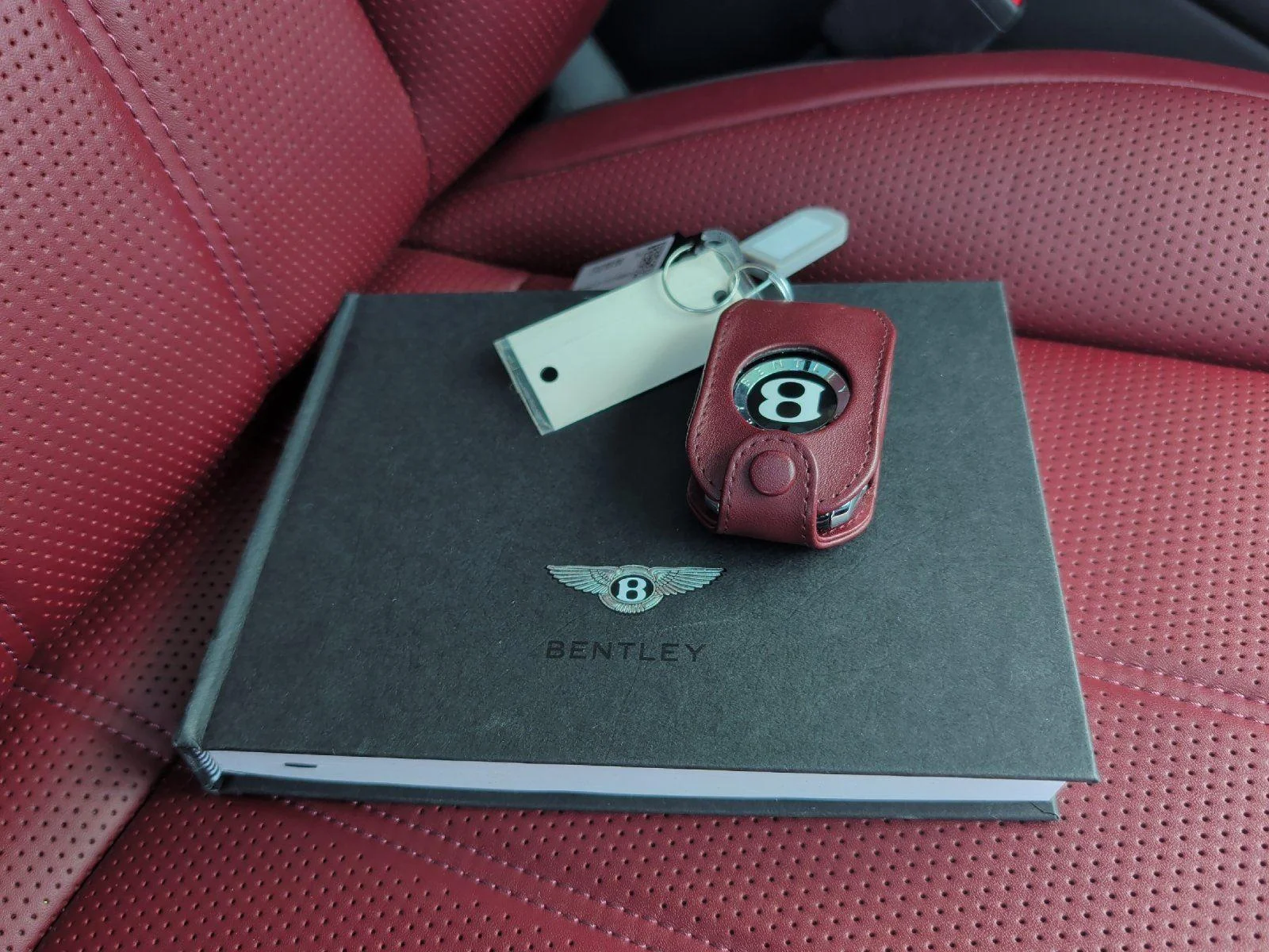 Used 2022  Bentley V8 image 45