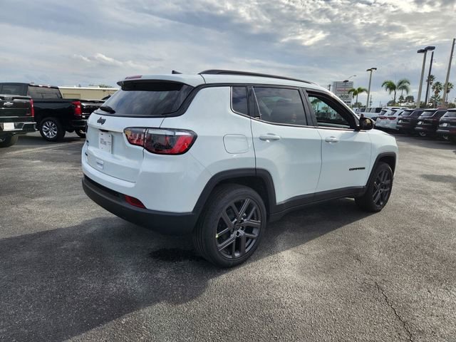 New 2026 Bright White Clear-Coat Exterior Paint Jeep Latitude image 11