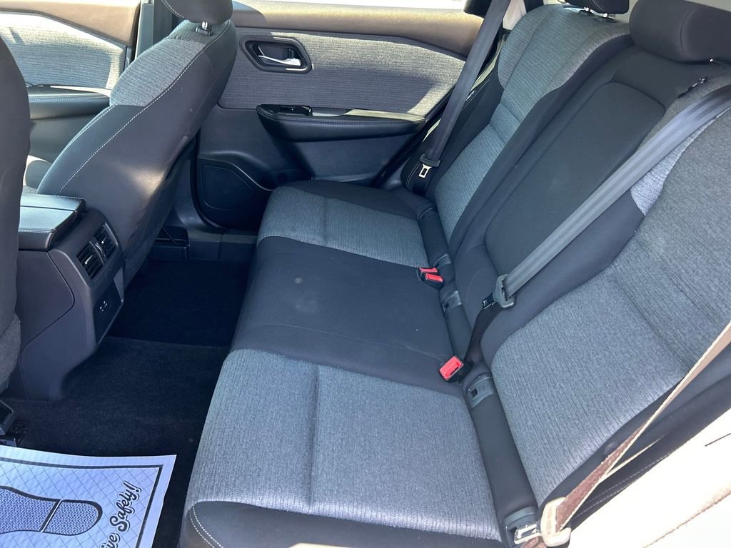 2021 Nissan Rogue SV - Photo 13