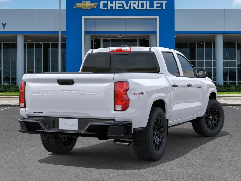 New 2026 Summit White Chevrolet WT image 4