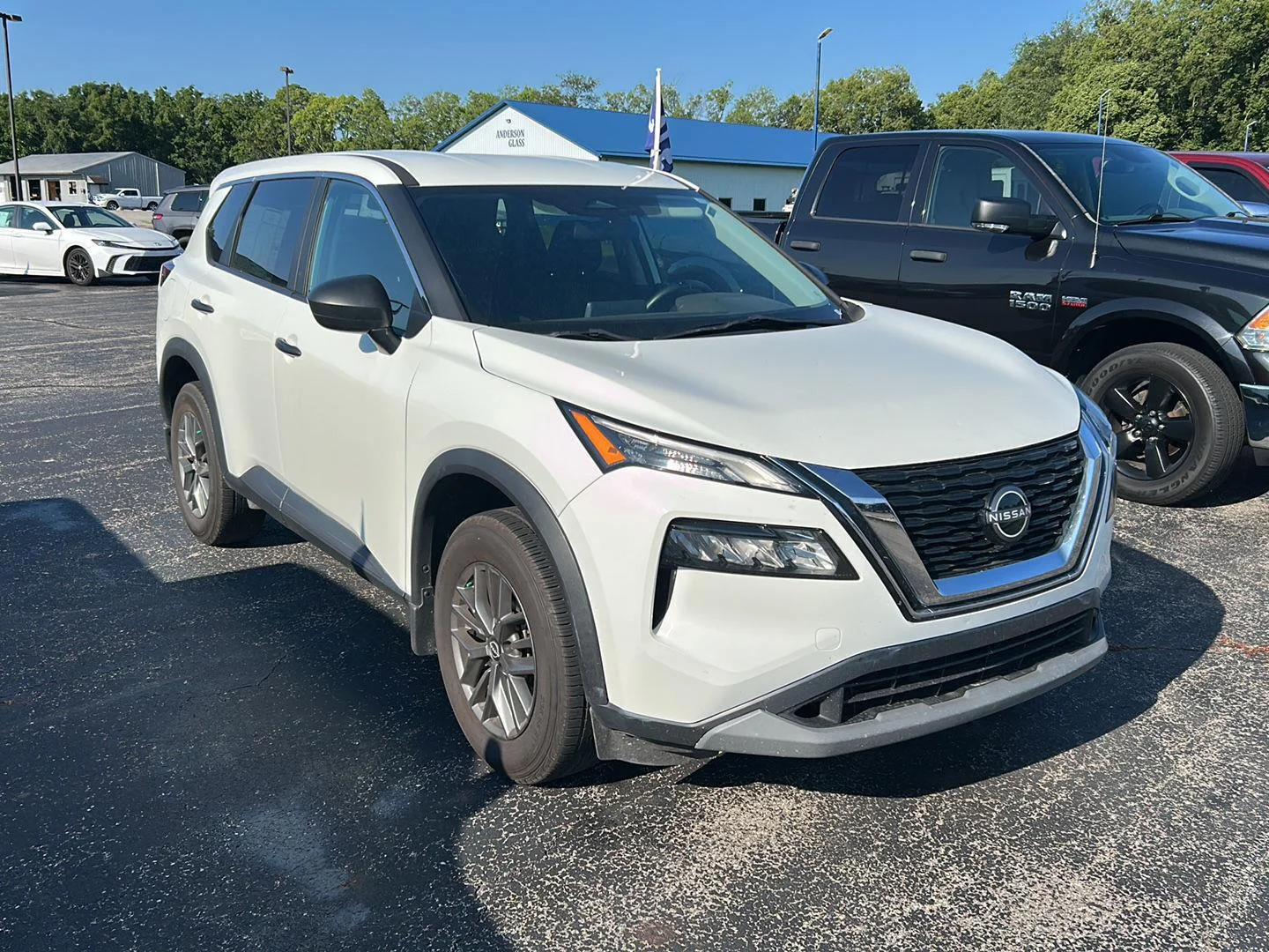 Used 2023 Glacier White Nissan S image 3