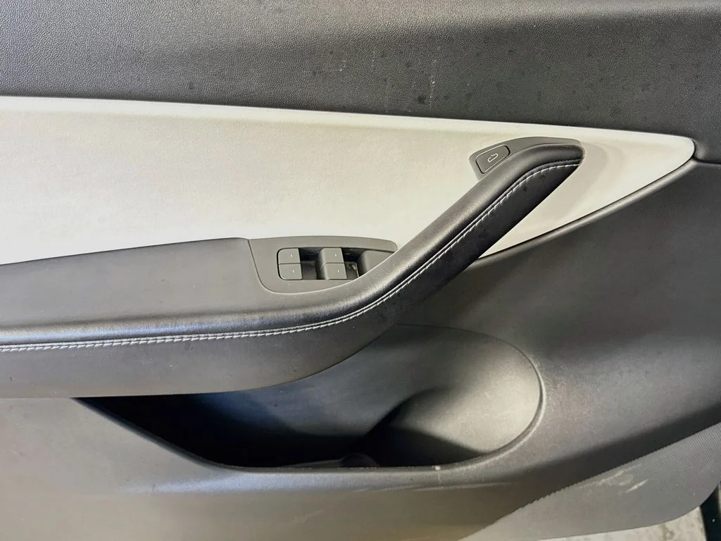 Used 2022 Blue Tesla Long Range image 18