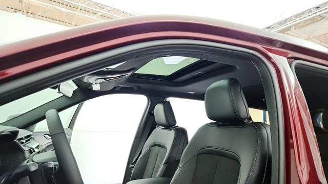 New 2025 Velvet Red Pearl-Coat Exterior Paint Jeep Altitude X image 17