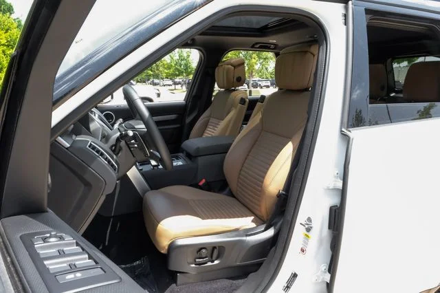 Used 2025 White Land Rover Dynamic SE image 42