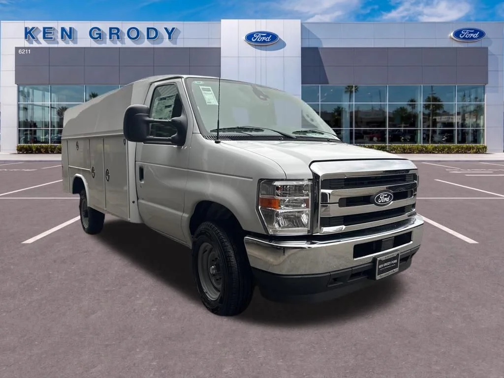 2026 Ford E-Series SRW E-350 Super Duty 138 in WB's photo