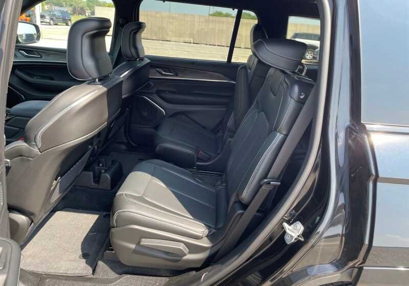 Used 2025 Diamond Black Crystal Pearlcoat Jeep Overland image 6