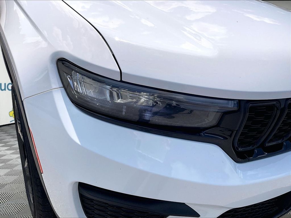 Used 2023 White Jeep Altitude X image 29