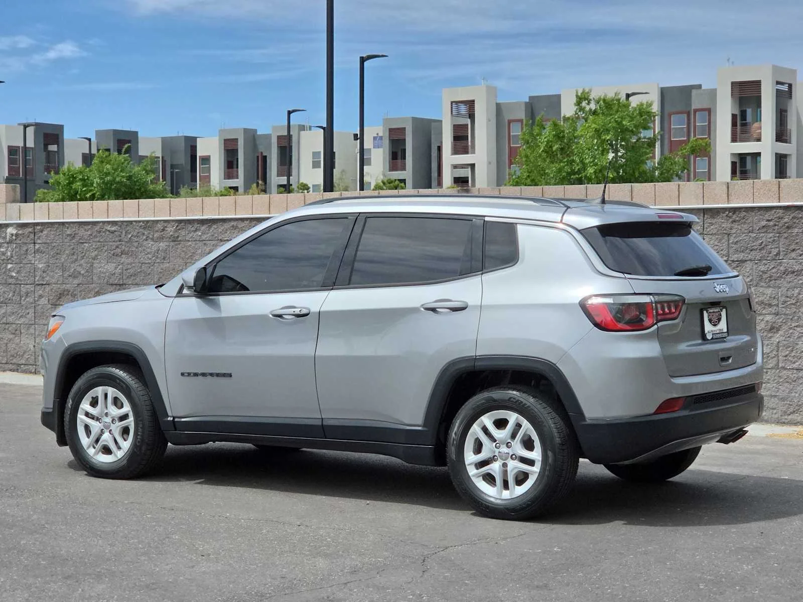 Used 2019 Billet Silver Metallic Clearcoat Jeep Limited image 6