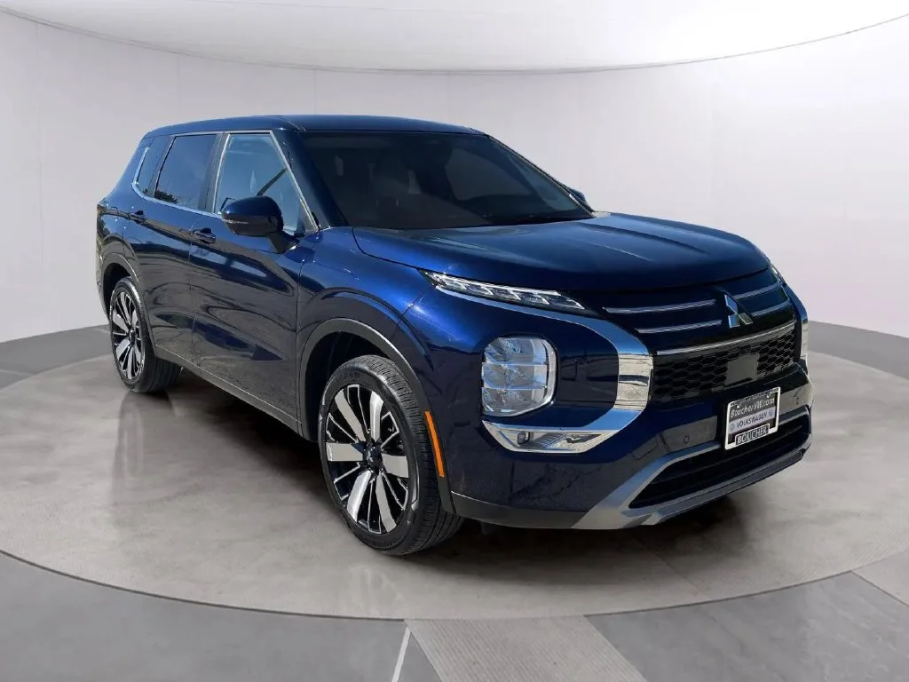 Used 2025 Cosmic Blue Metallic Mitsubishi  image 7