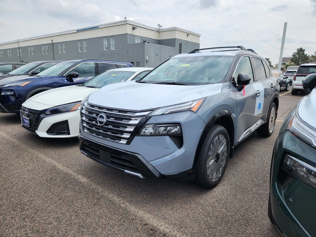 New 2026 Boulder Gray Pearl / Super Black Two-tone Nissan Platinum image 3