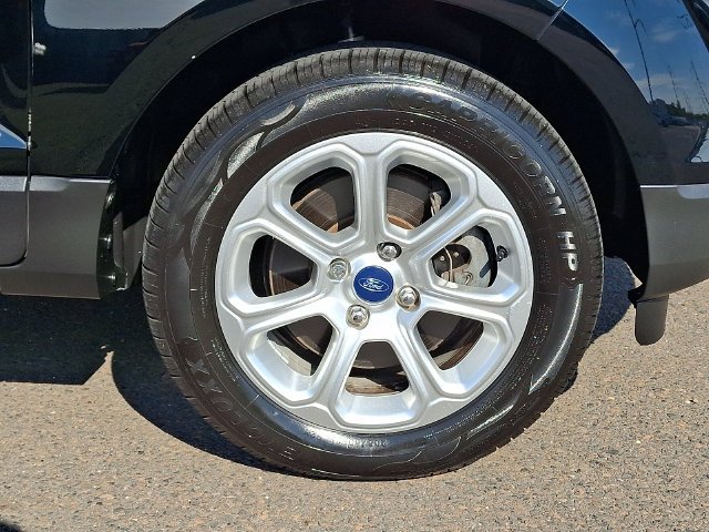 Used 2021 Shadow Black Ford SE image 8