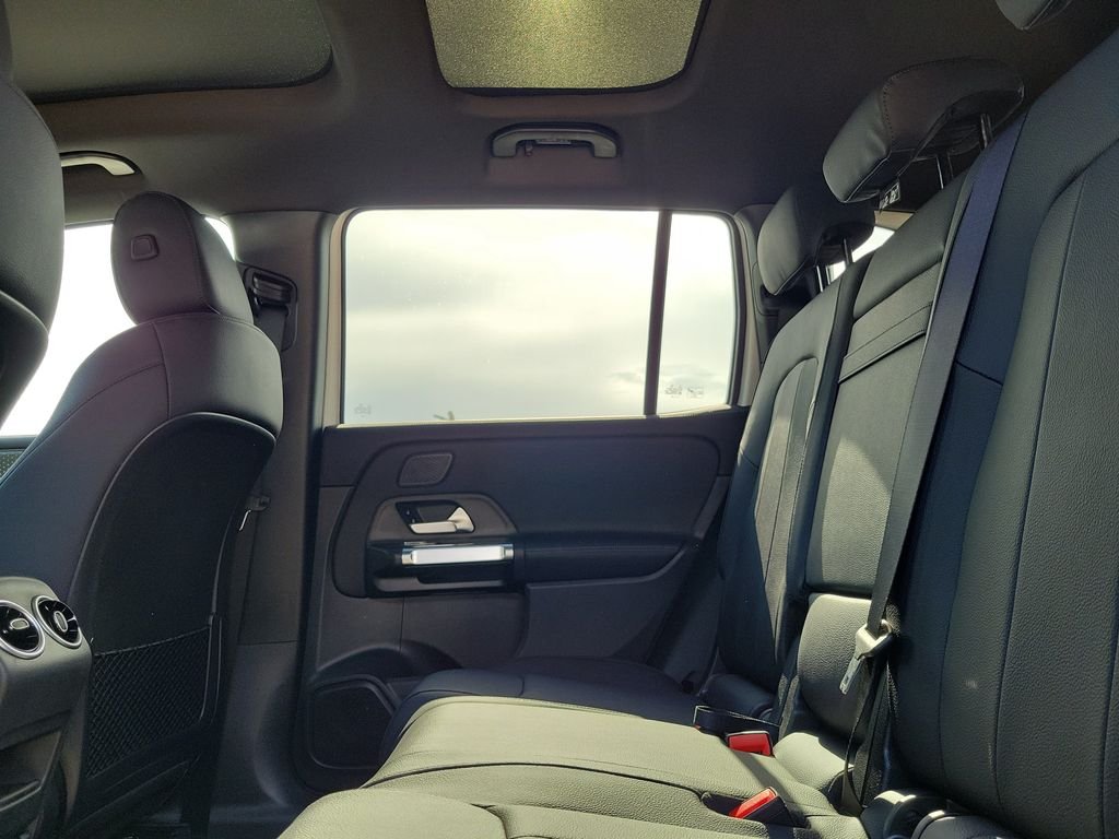 New 2026 Polar White Mercedes-Benz GLB 250 image 10