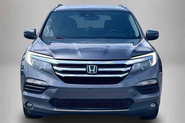 Used 2017 Modern Steel Metallic Honda Elite image 3