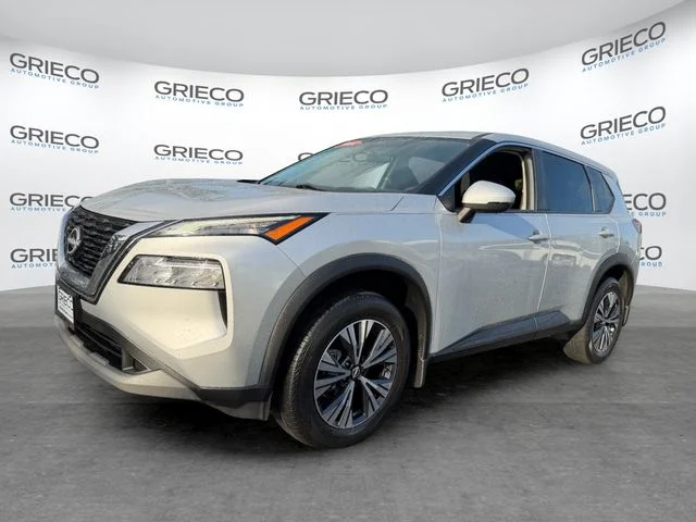 Used 2022 Silver Nissan SV image 3