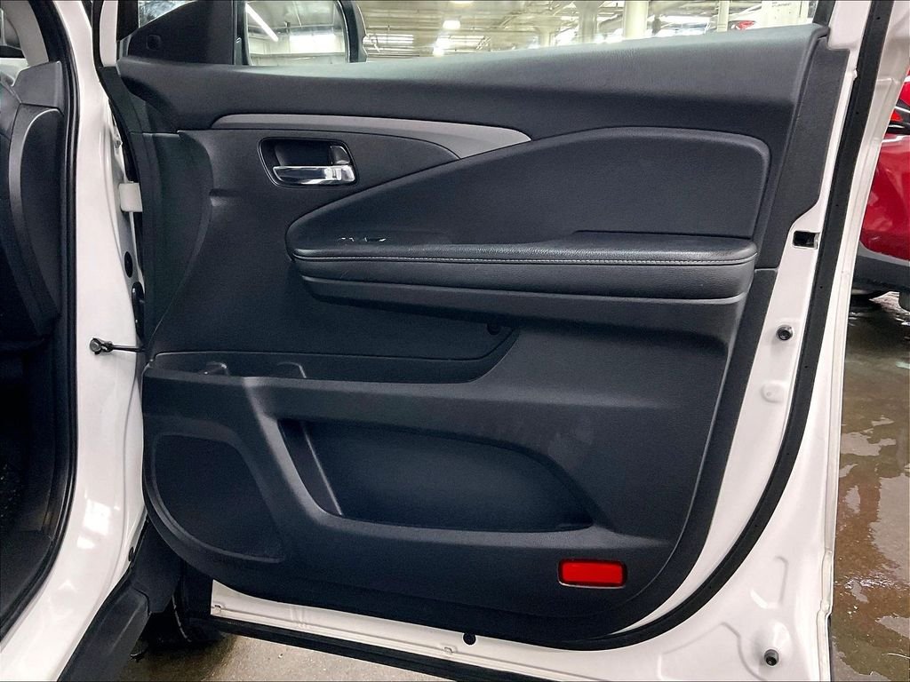 Used 2024 White Honda RTL image 12