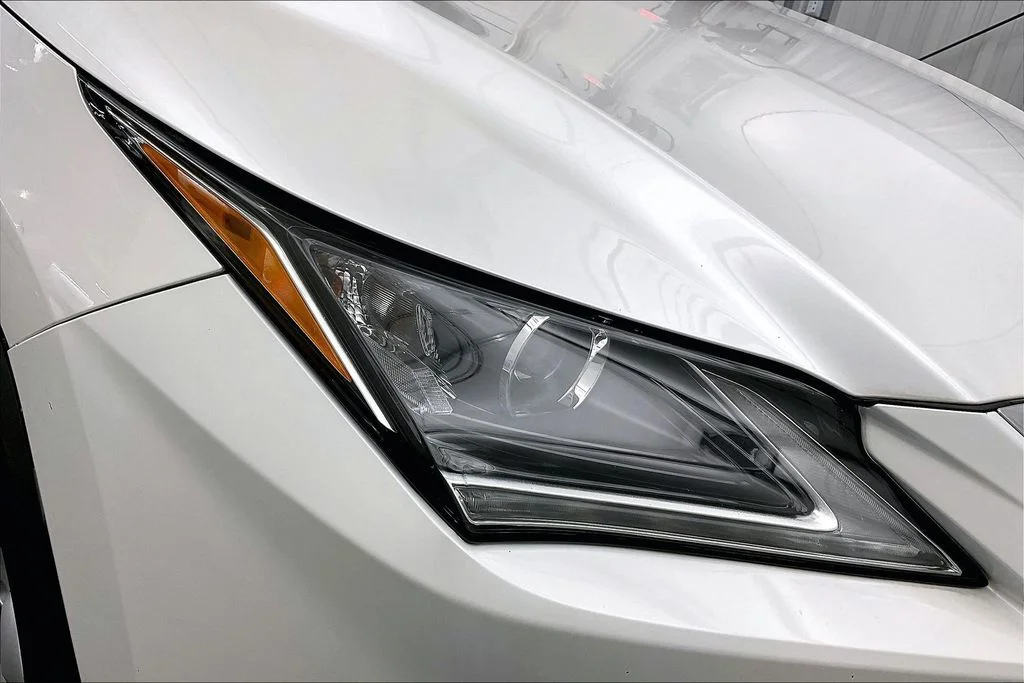 Used 2017 White Lexus 350 image 33