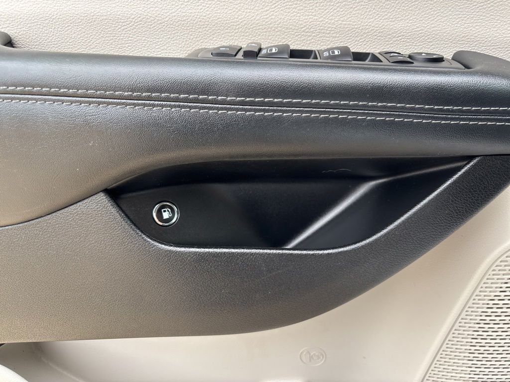 2020 Chrysler Pacifica Hybrid Limited - Photo 17